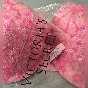 Pink Victoria’s Secret bra